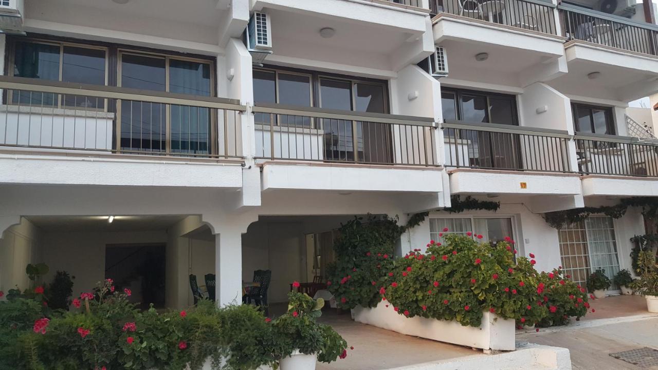 Manoli Apartments