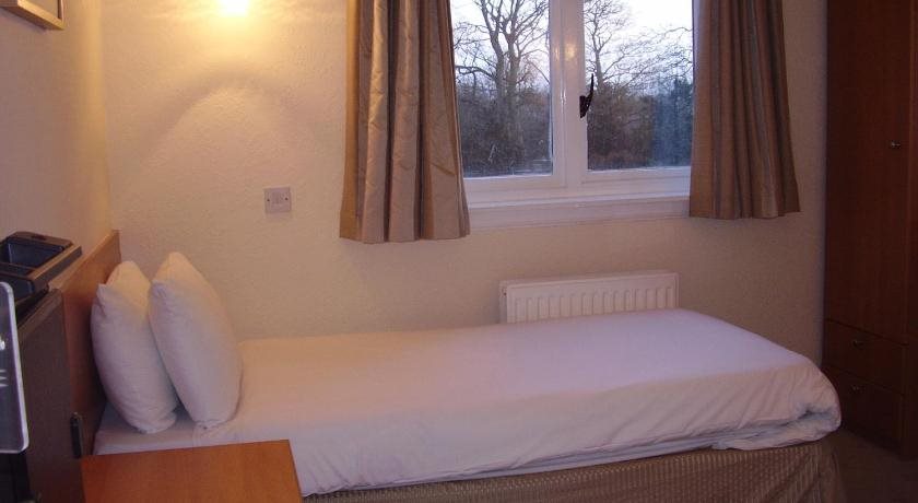 Kaim Park Hotel — Bathgate