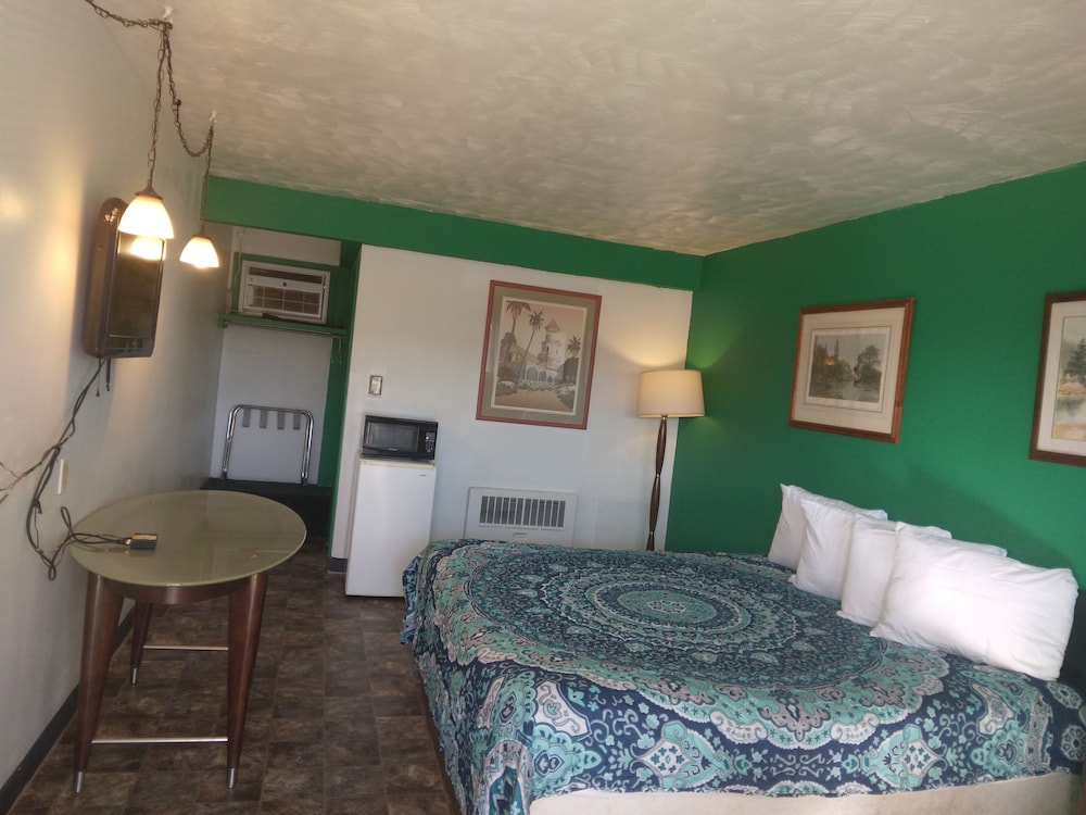 Capri Motel - photo 23