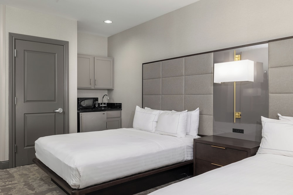 Hilton Promenade at Branson Landing - photo 38