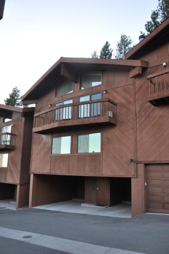 Bitterbrush 400 Fairview Boulevard very close to Diamond Peak and beaches WSTR21 0086 Tax ID W4900 Max 7 people 2 cars parking in carports
