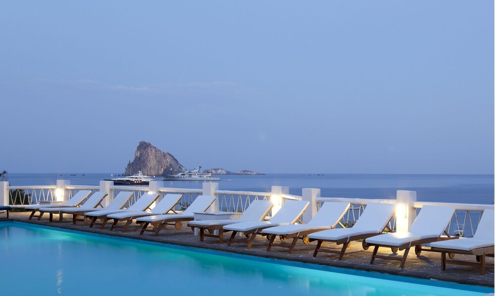 Hotel La Piazza - carbon neutral hotel in Lipari