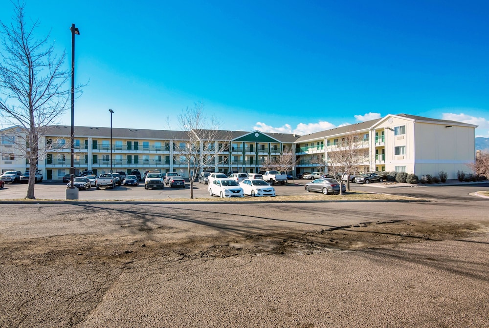 HomeTowne Studios By Red Roof Colorado Springs Airport - photo 21
