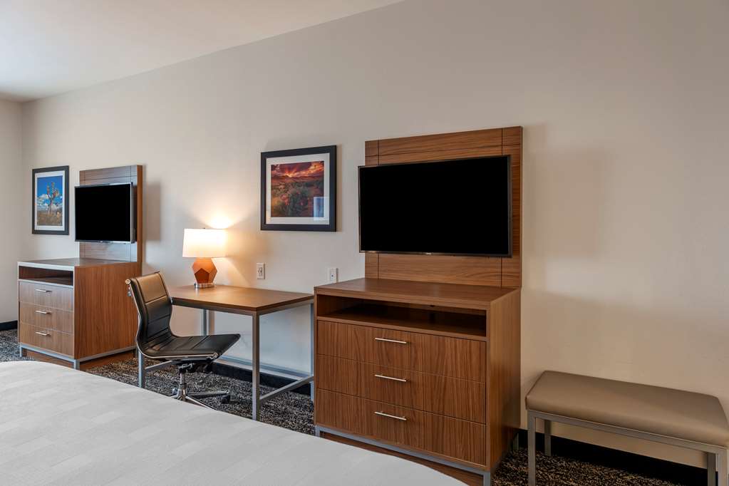 Best Western Plus Coachella Valley Inn & Suites - photo 21