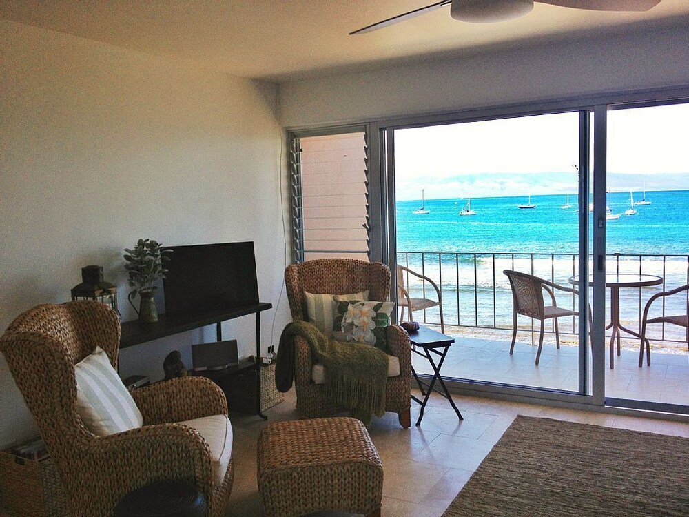 Lahaina Roads 309 by RedAwning - photo 2