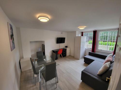 Cosy Apartment By Clapham South Underground — 4-Star Luxury Hotel in London, United Kingdom