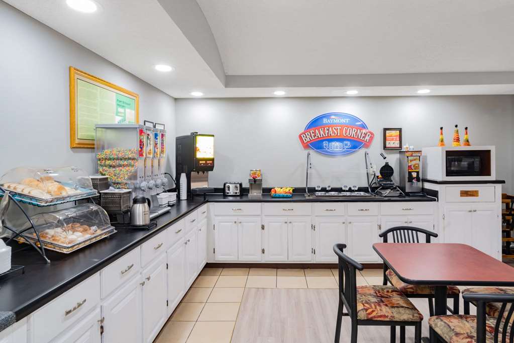 Red Roof Inn & Suites Hinesville - photo 45