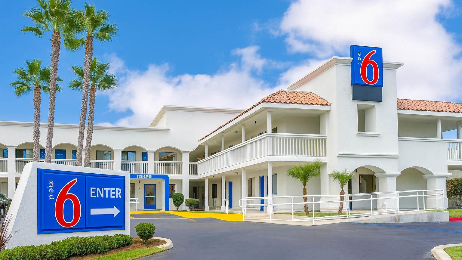 Motel 6 Carlsbad CA Beach - photo 4