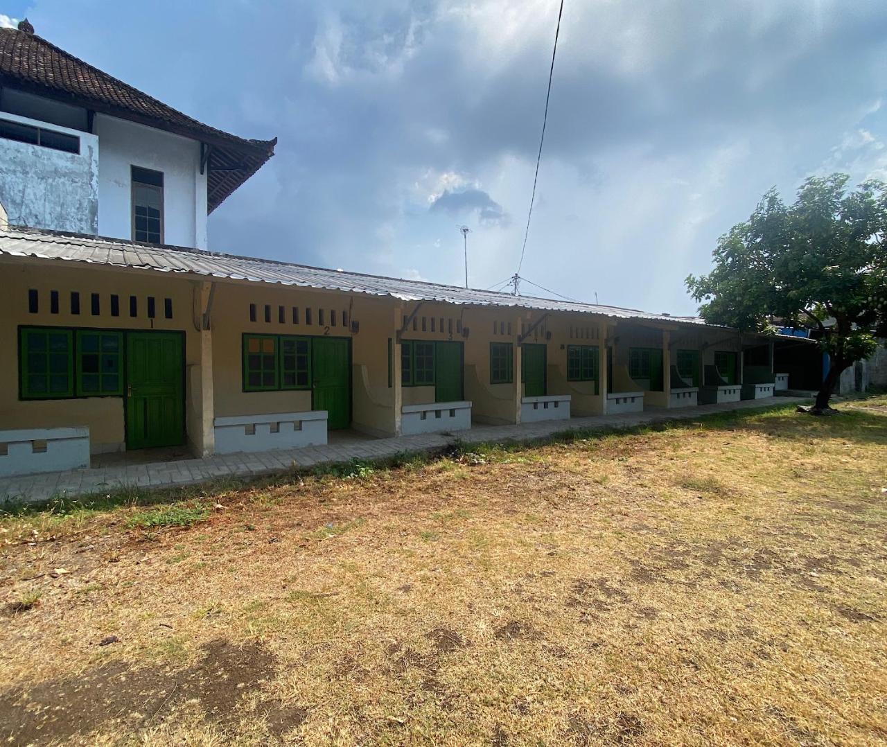 OYO Life 93256 Kos Meninting in Senggigi, Indonesia