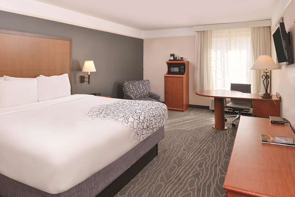 La Quinta Inn & Suites by Wyndham Ruidoso Downs - photo 21