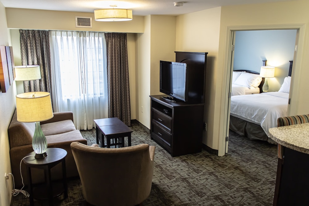Staybridge Suites Minot by IHG - photo 12