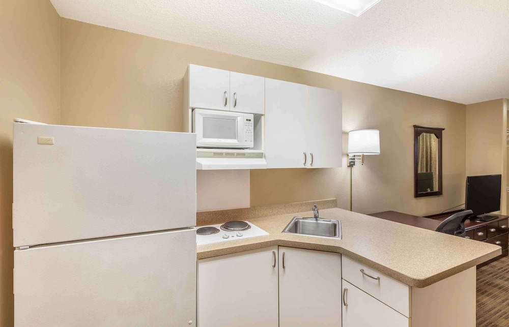 Extended Stay America Select Suites Milwaukee Wauwatosa - photo 16