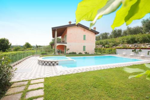 Villa Gardoncino — 4-Star Luxury Hotel in Manerba Del Garda, Italy