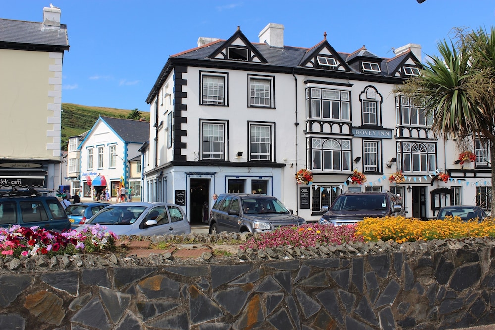 Dovey Inn — hotel in Llanrug