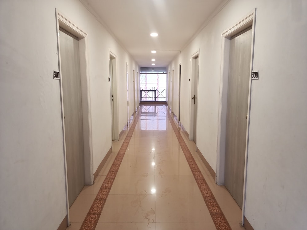 Royal Garden Resort — hotel in Thane