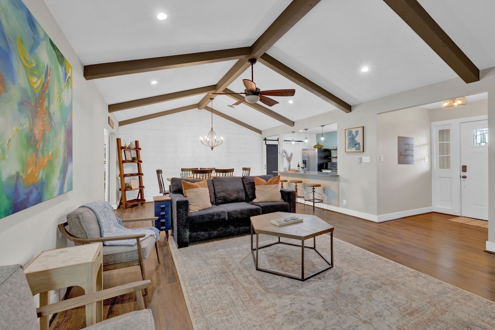 Stylish Remodel Firepit Pet Friendly in Fredericksburg, United States