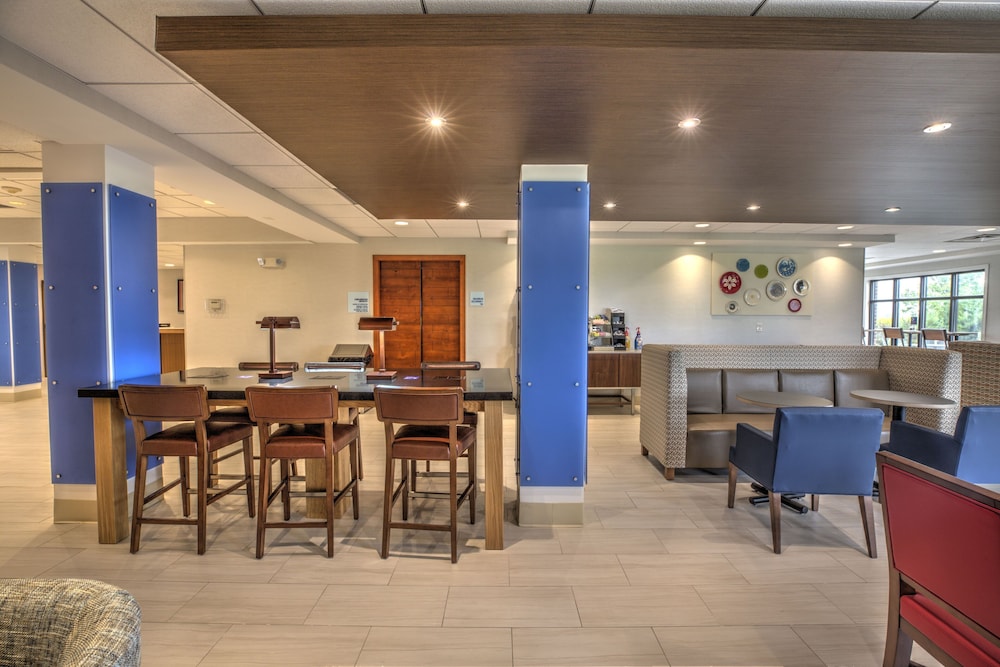Holiday Inn Express Rochelle by IHG - photo 48
