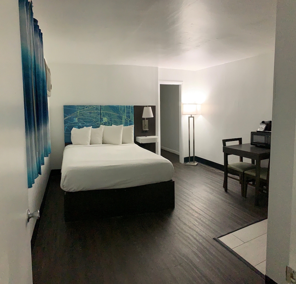Tropical Seas Hotel - photo 9