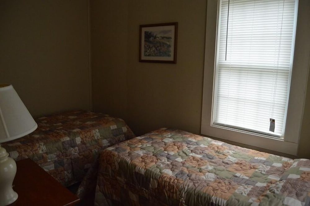 Kennebunk Gallery Motel & Cottages - photo 24