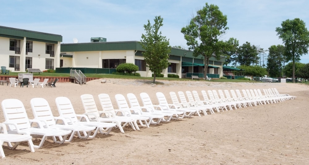 Tawas Bay Beach Resort - photo 41
