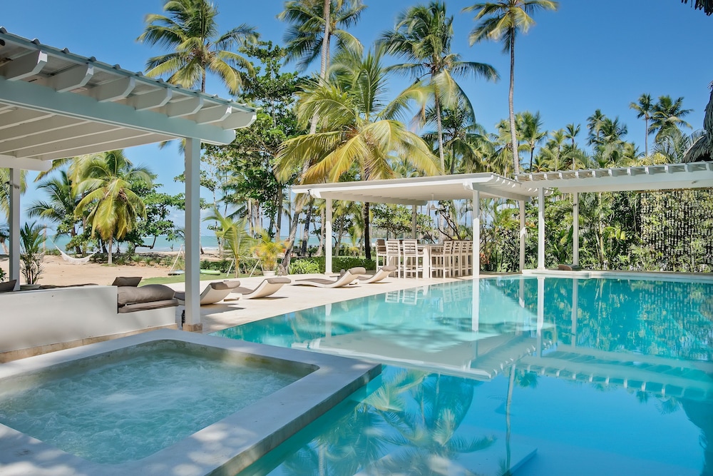 Beachfront Oasis Pool Chef Hskp Sleeps 22 in Las Terrenas, Dominican Republic