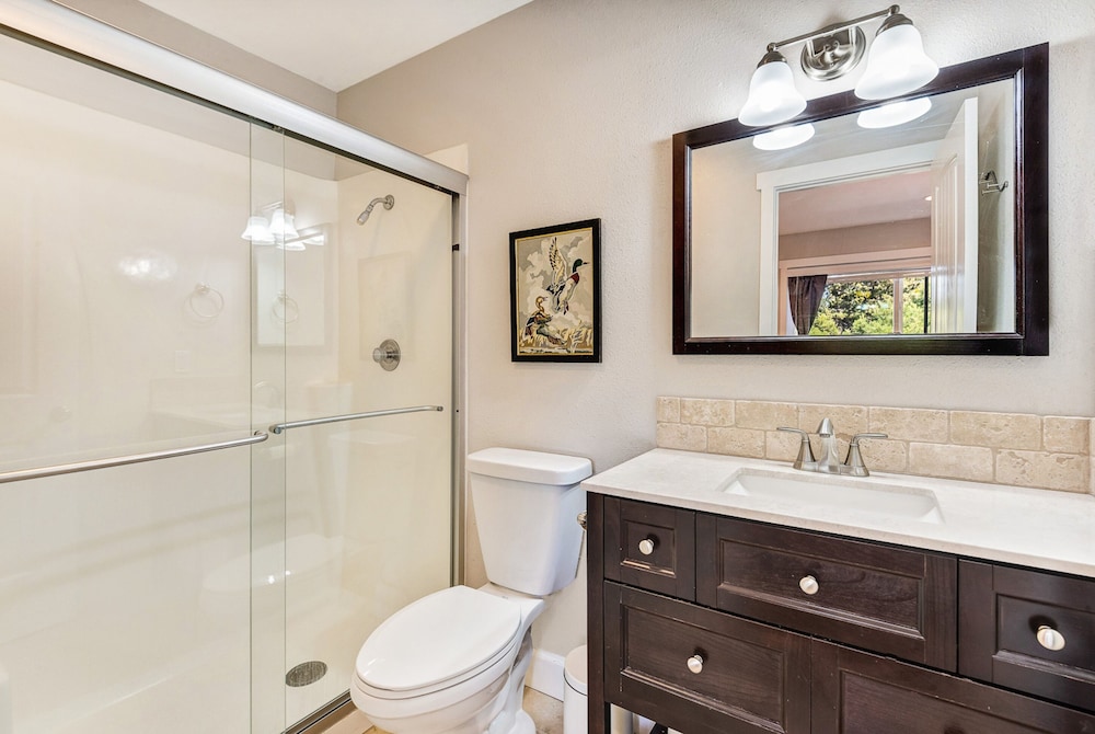 Bend Riverside Inn & Suites - photo 384