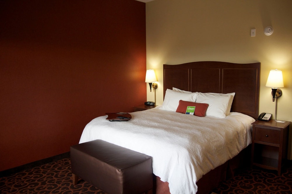 Hampton Inn & Suites Watertown - photo 8