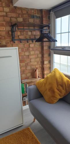 Tiny home whole flat beach cabin — 4-Star Luxury Hotel in Southwick, United Kingdom