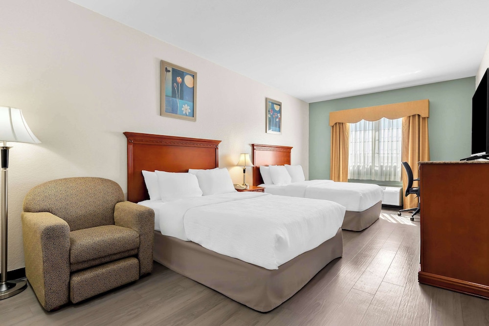 Days Inn & Suites by Wyndham McAlester - photo 4