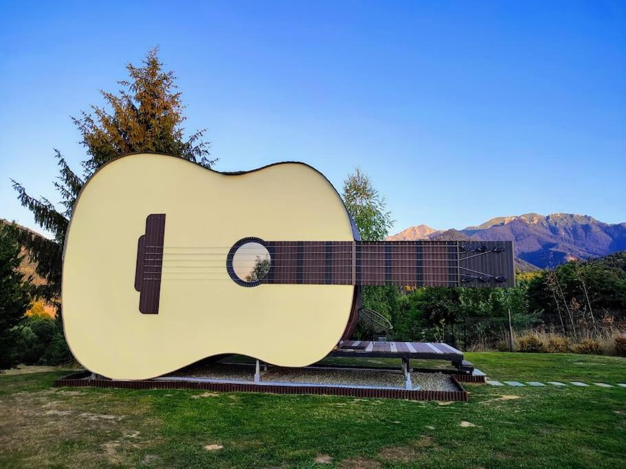 Guitar House Symphony Resort in Rasnov, Romania