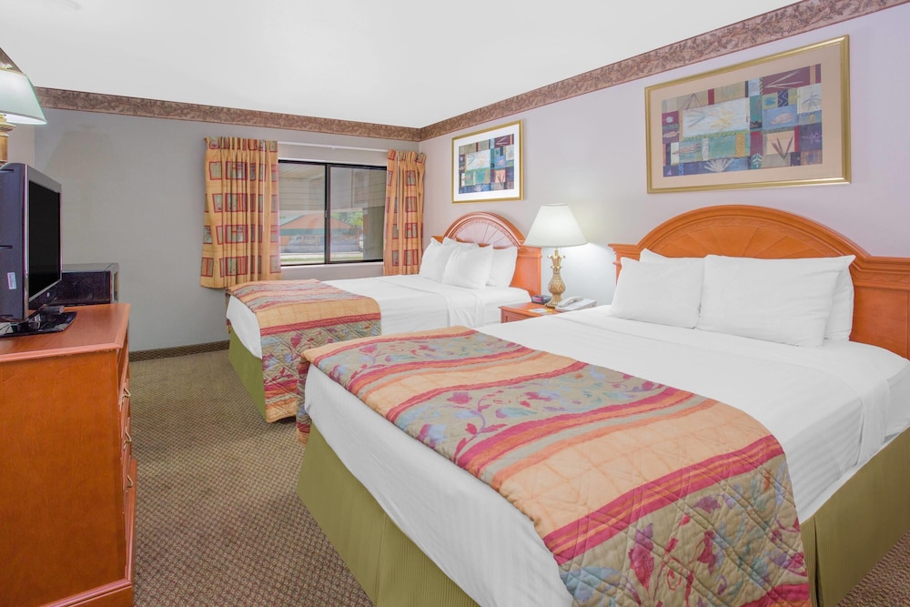 Days Inn by Wyndham Portage Cascade Mountain area - photo 40