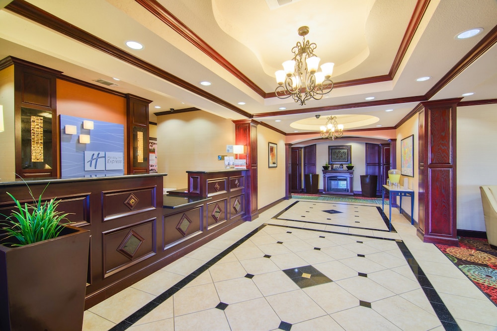 Holiday Inn Express Hotel & Suites Terrell by IHG - photo 4