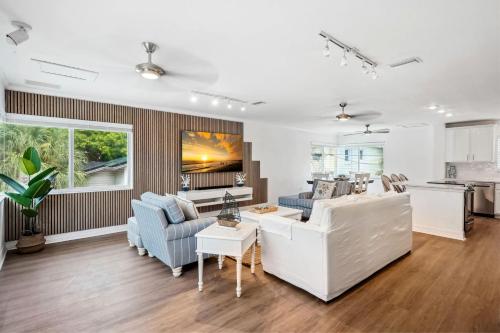 Beach Livin All — 4-Star Luxury Hotel in Saint Pete Beach, United States