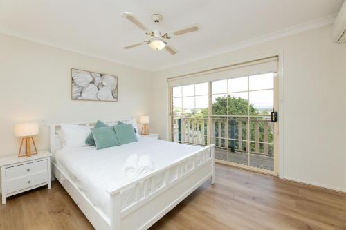 10 Minnibah Circuit — carbon neutral stay, Forster
