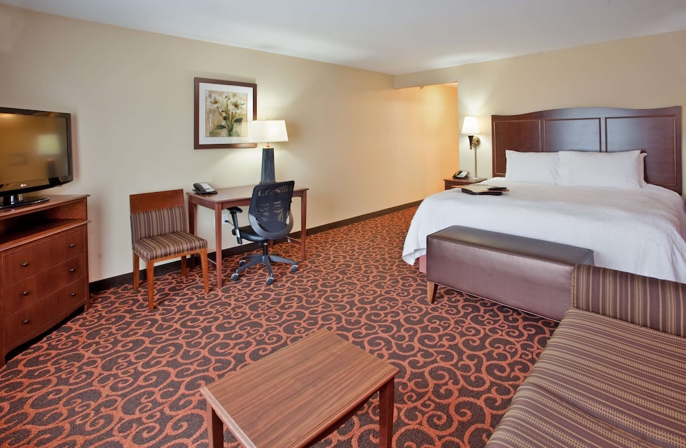Hampton Inn & Suites Watertown - photo 35