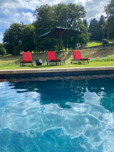 Domaine De Montmery Sa Piscine Son Jardin Ses Espaces — Ambazac
