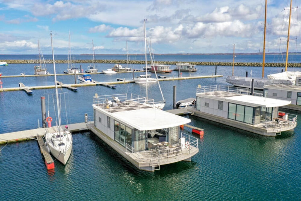 Hausboot in Boltenhagen in Ostseebad Boltenhagen, Germany