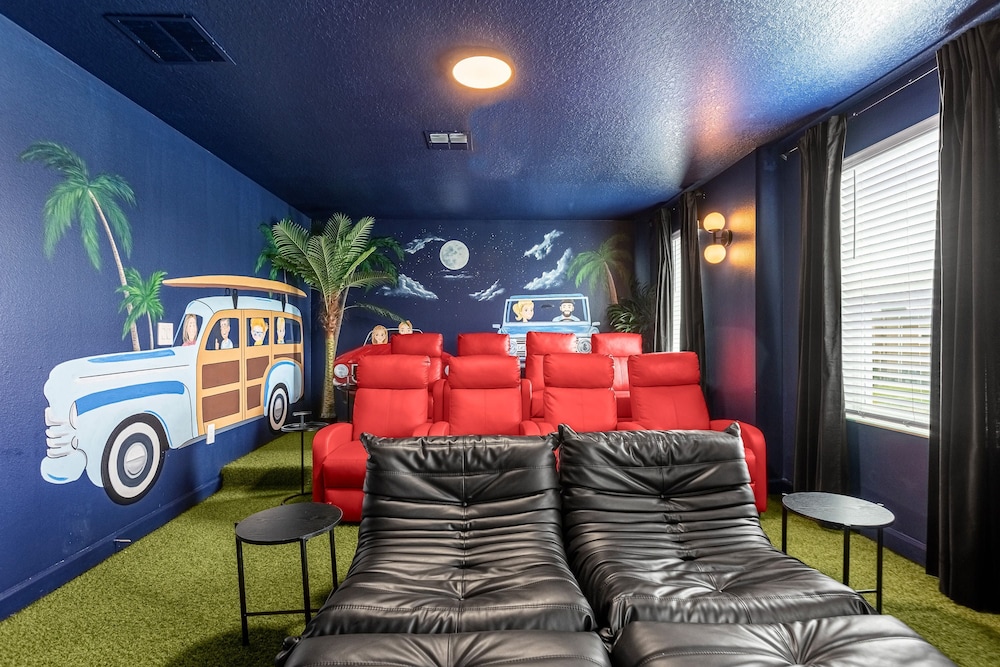 Upstay Lakeview Mansion w Pool Spa and Cinema - photo 12