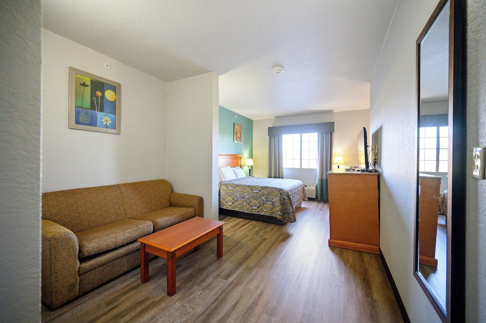 HiWay Inn Express of Broken Bow - photo 15