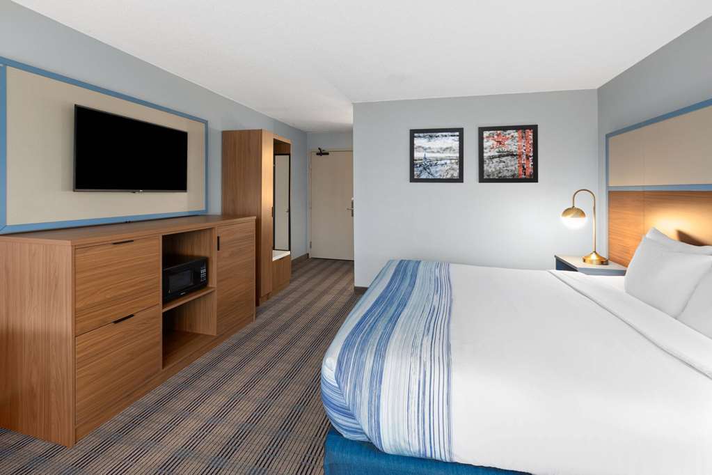 AmericInn by Wyndham North Branch - photo 12