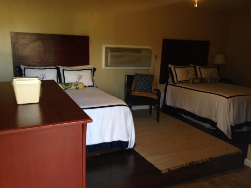 Pleasure Point Inn & Suites - photo 22