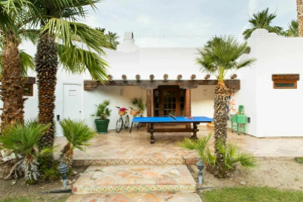 8 Br Spanish Resort Style W Gorgeous Pool & Fire Pit 8 Bedroom Home - photo 13