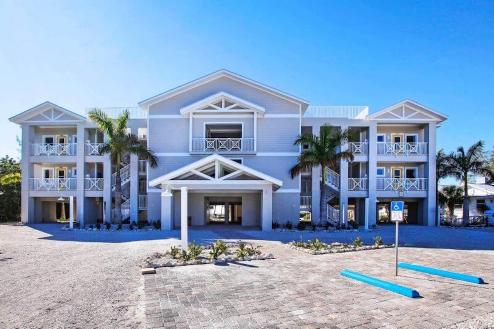 Island Inn - photo 5
