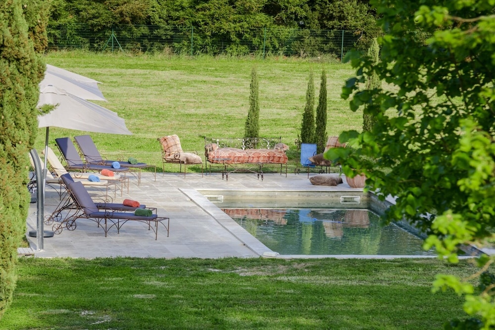 Bastide de Bellegarde in Avignon, France