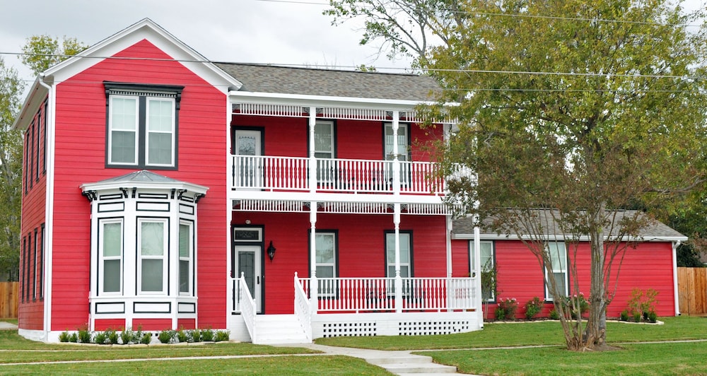 Red Velvet Inn — hotel in Navasota