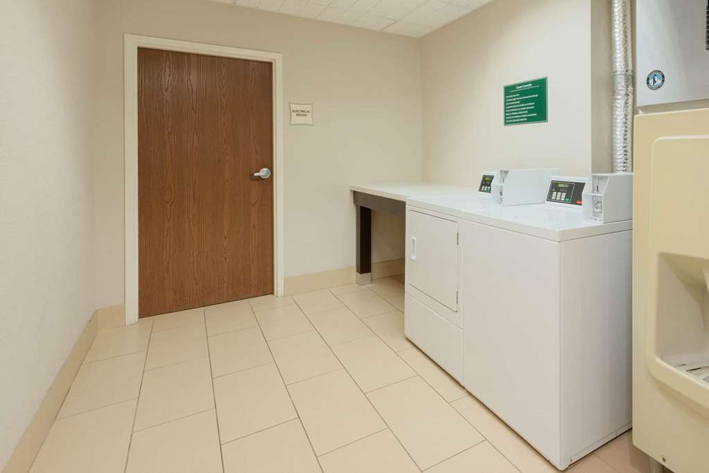 La Quinta Inn & Suites by Wyndham Columbus Grove City - photo 68