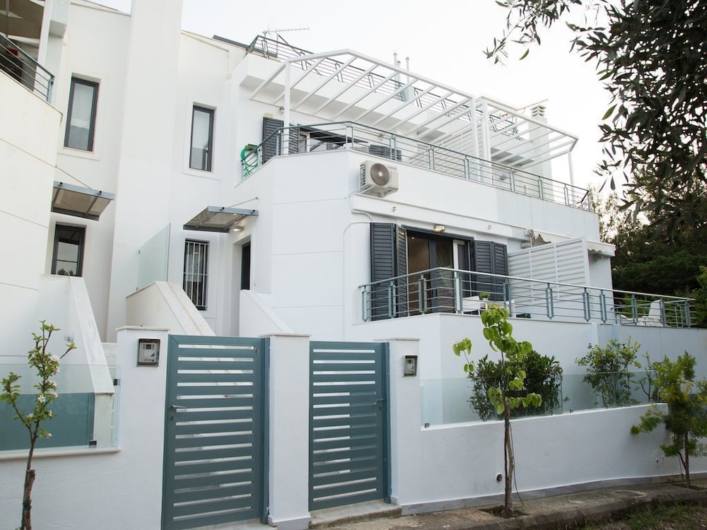 Porto Rafti view by Akroploro — 4-Star Luxury Hotel in Limin Mesoyaias, Greece