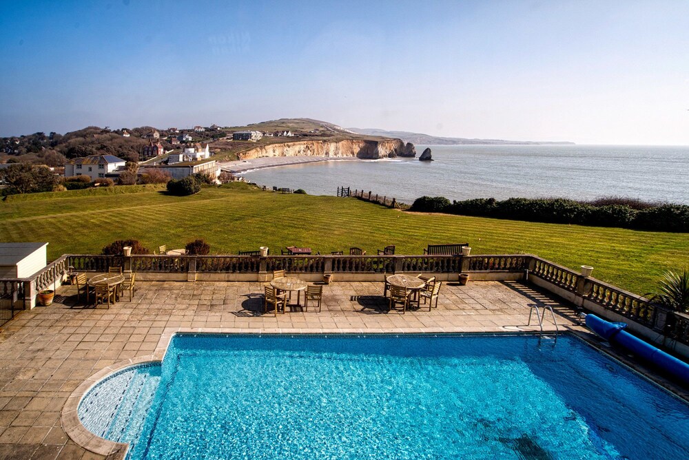 Freshwater Bay House — 4-Star Luxury Hotel in Freshwater, United Kingdom