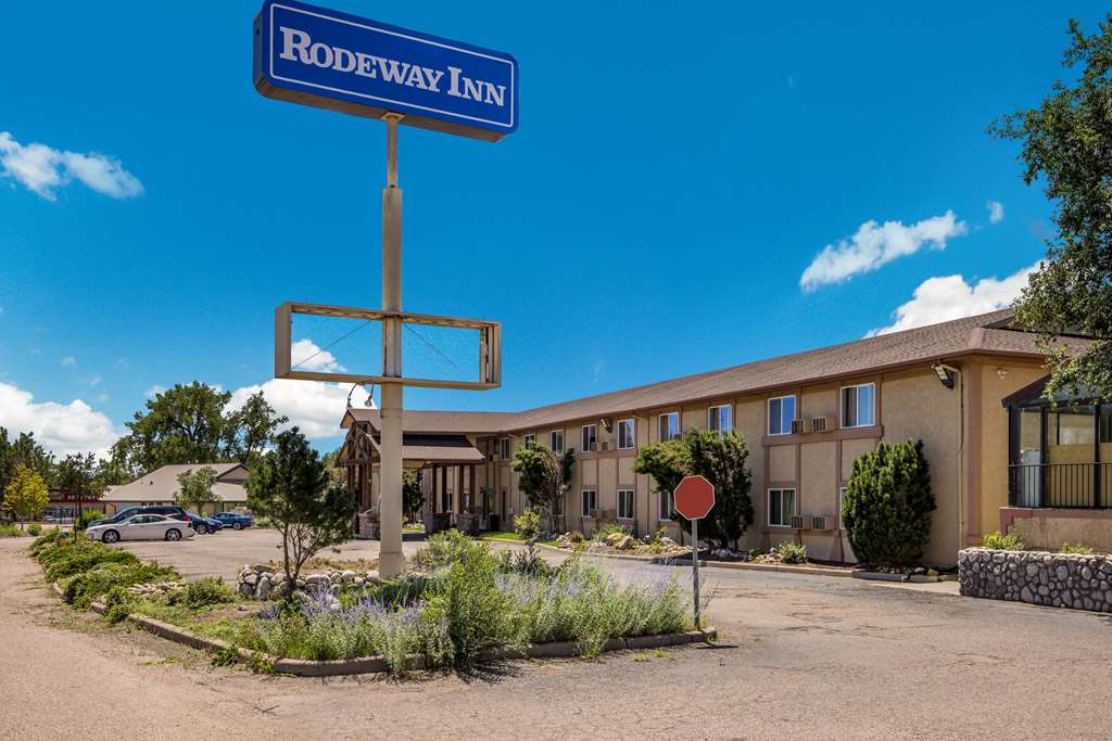 Travelodge by Wyndham Colorado Springs