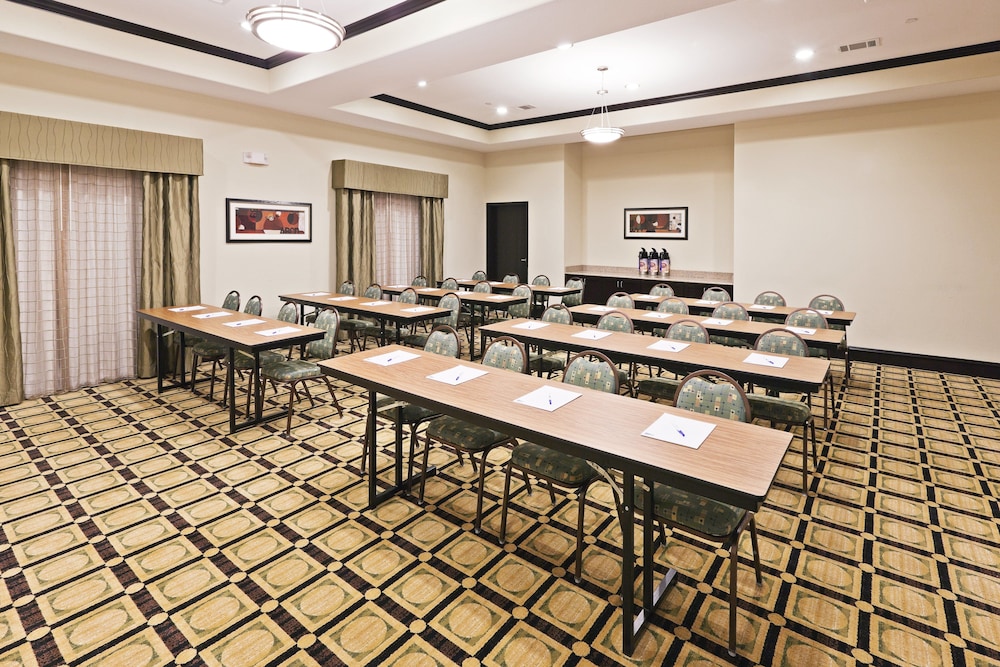 Holiday Inn Express Hotel & Suites Brownfield by IHG - photo 38